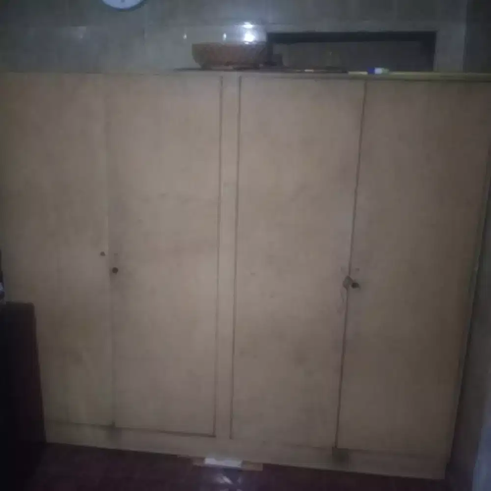JUAL LEMARI BEKAS 4 PINTU
