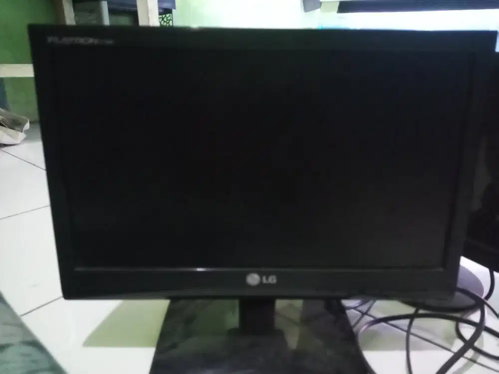 Layar monitor lg16in