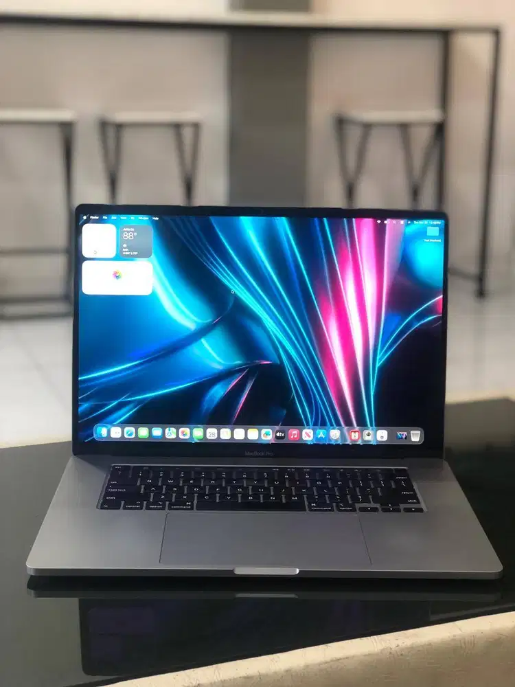 MacBook Pro Touch Bar 2019 Intel Core i9 DUAL VGA 32/512GB