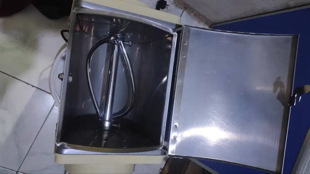 Di jual cepat mesin pengaduk adonan mie, cireng, pempek, donat