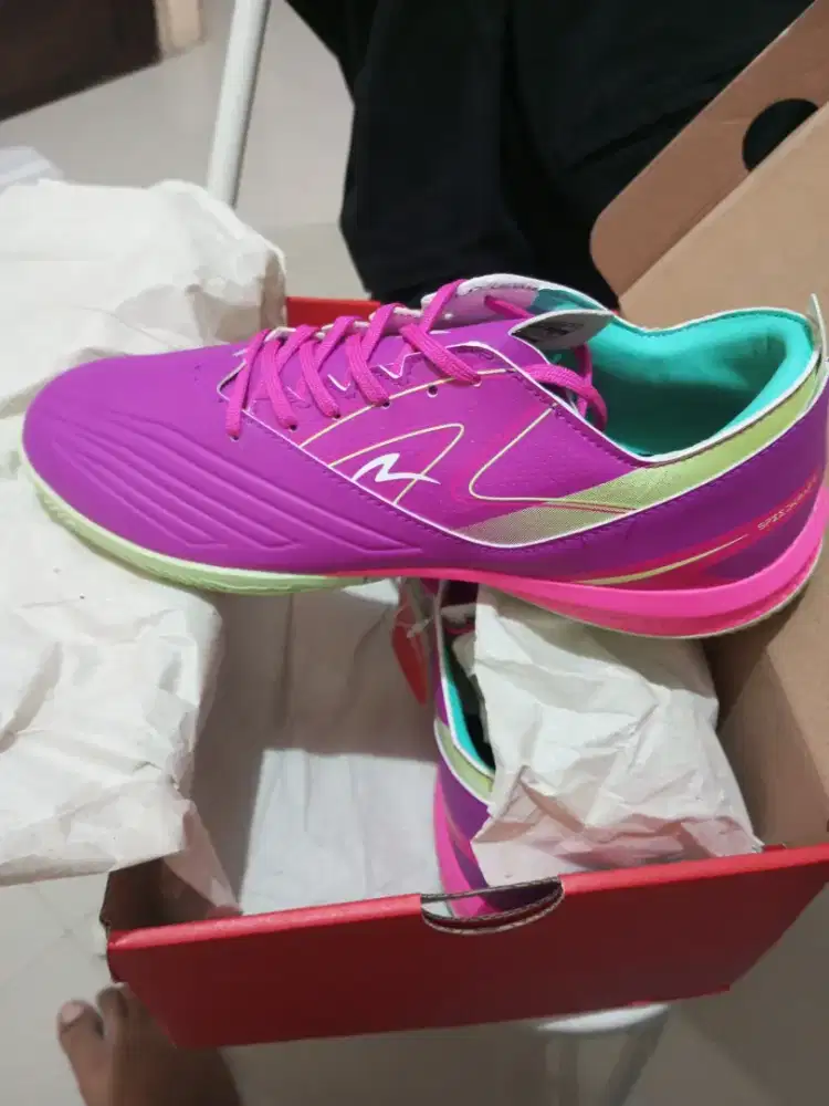 Futsal specs 45 fit 44