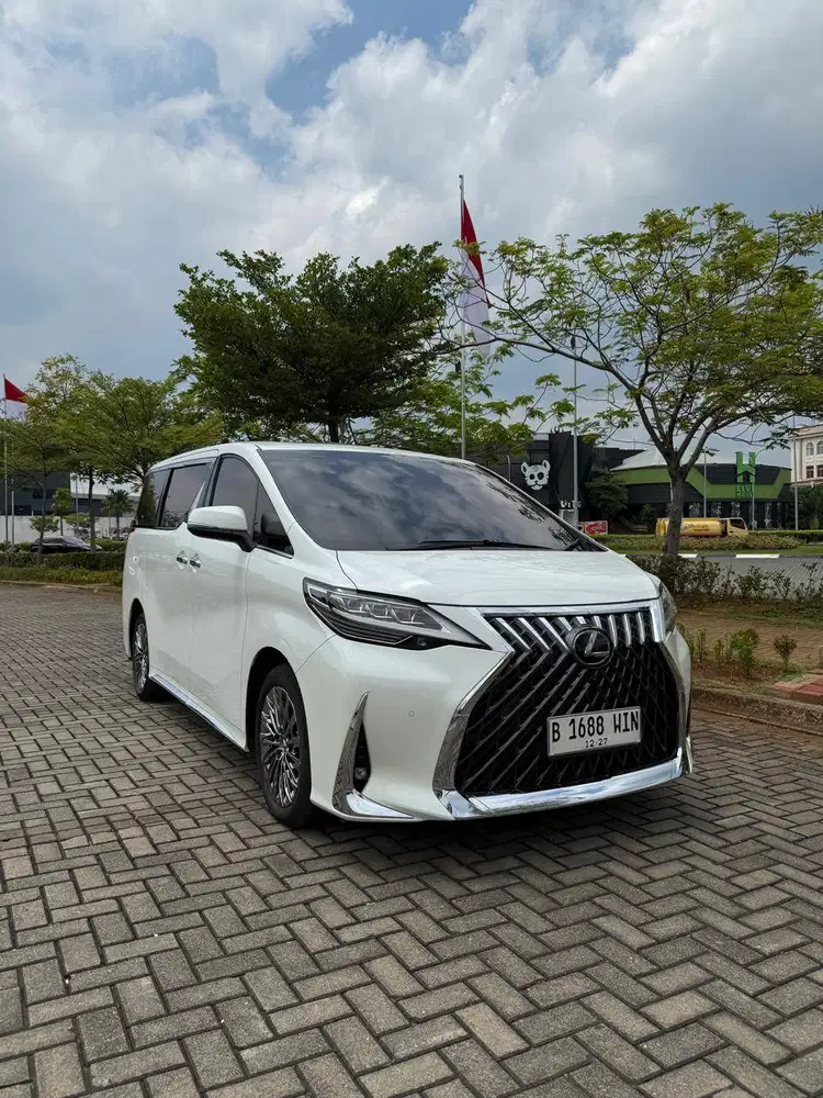 Lexus LM350 7 Seater Putih 2022 CASH