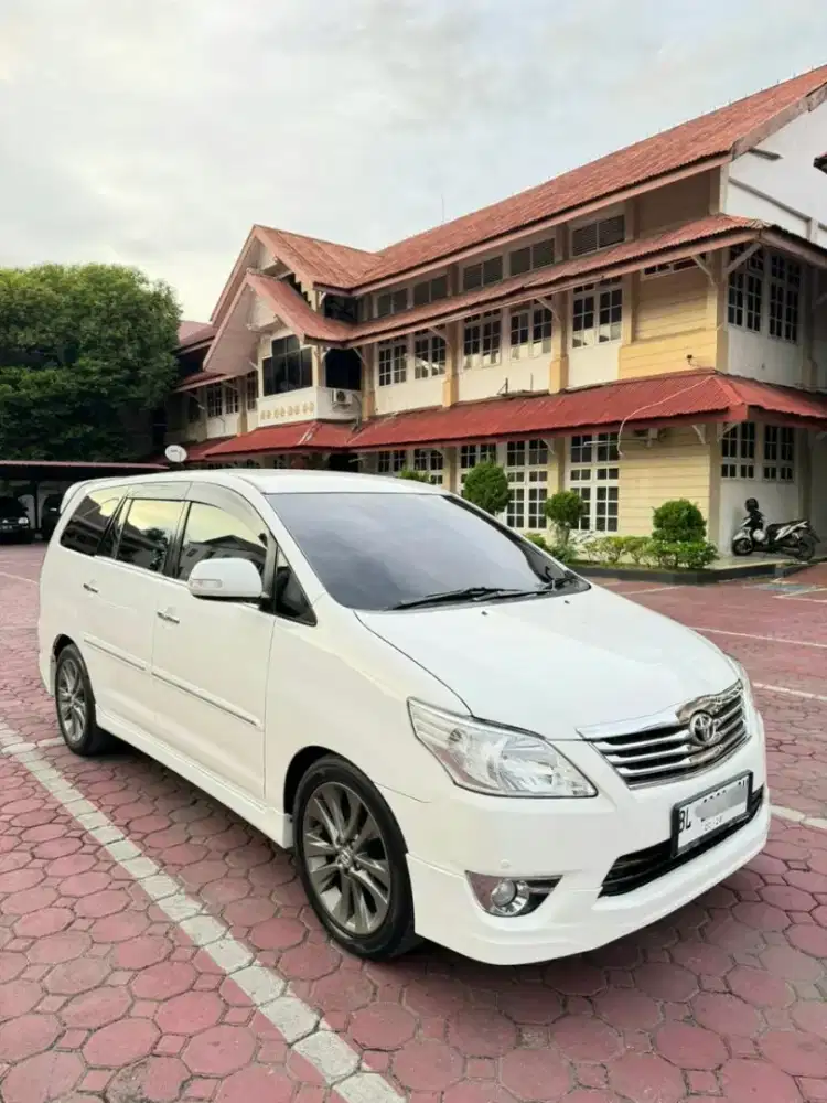KIJANG INNOVA V LUXURY BENSIN MATIC