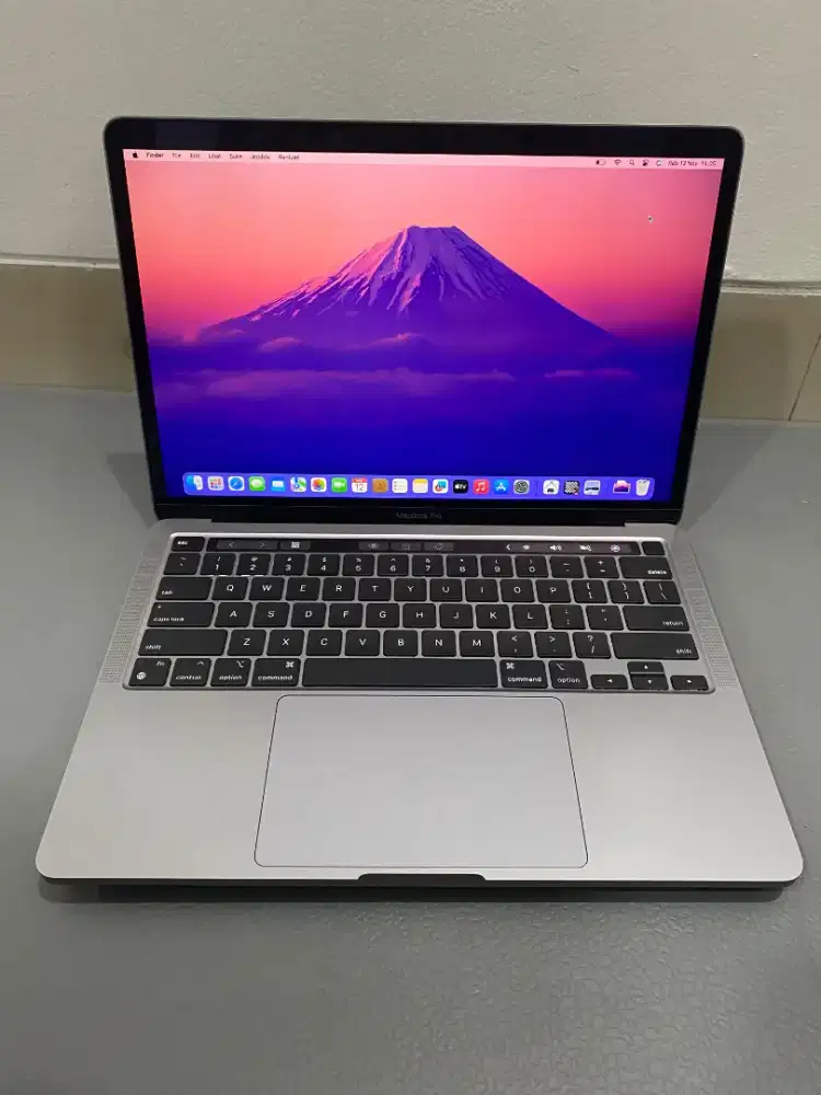 MacBook Pro M1 2020 • 8/256