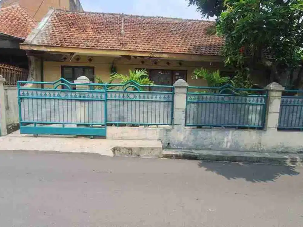 RUMAH STRATEGIS DI SUPRATMAN SAYAP RIAU BANDUNG,HANYA HITUNG TANAH