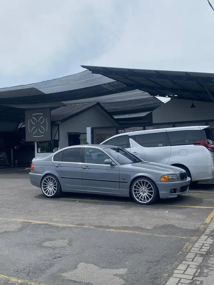 BMW 325i 2001 Bensin