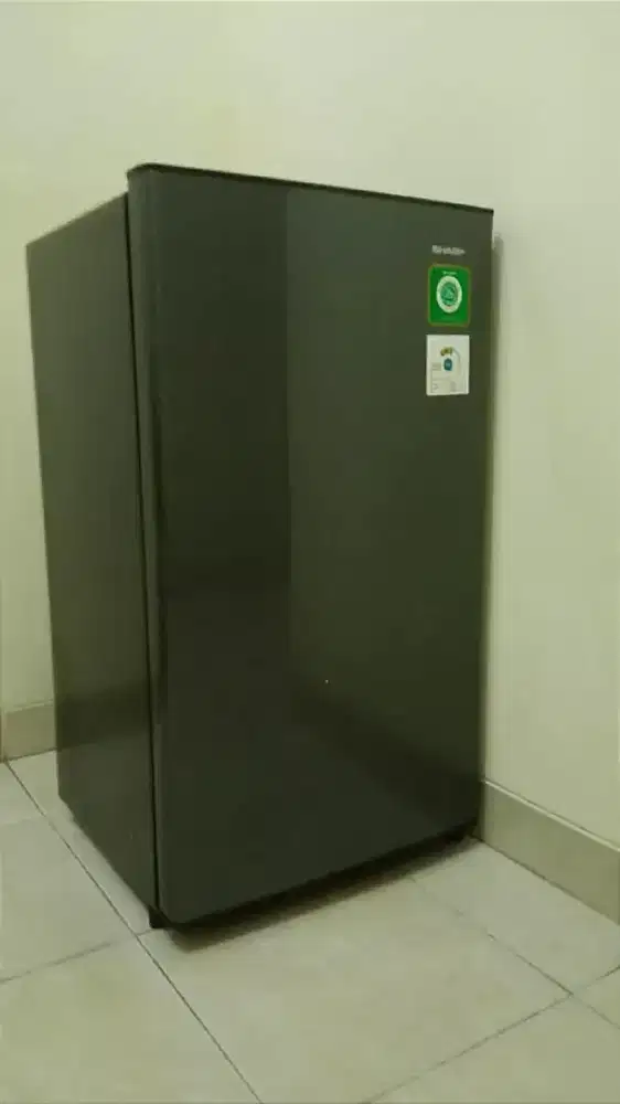Bismillah Ready Dijual kulkas Merk SHARPP 1 Pintu Warna Hitam