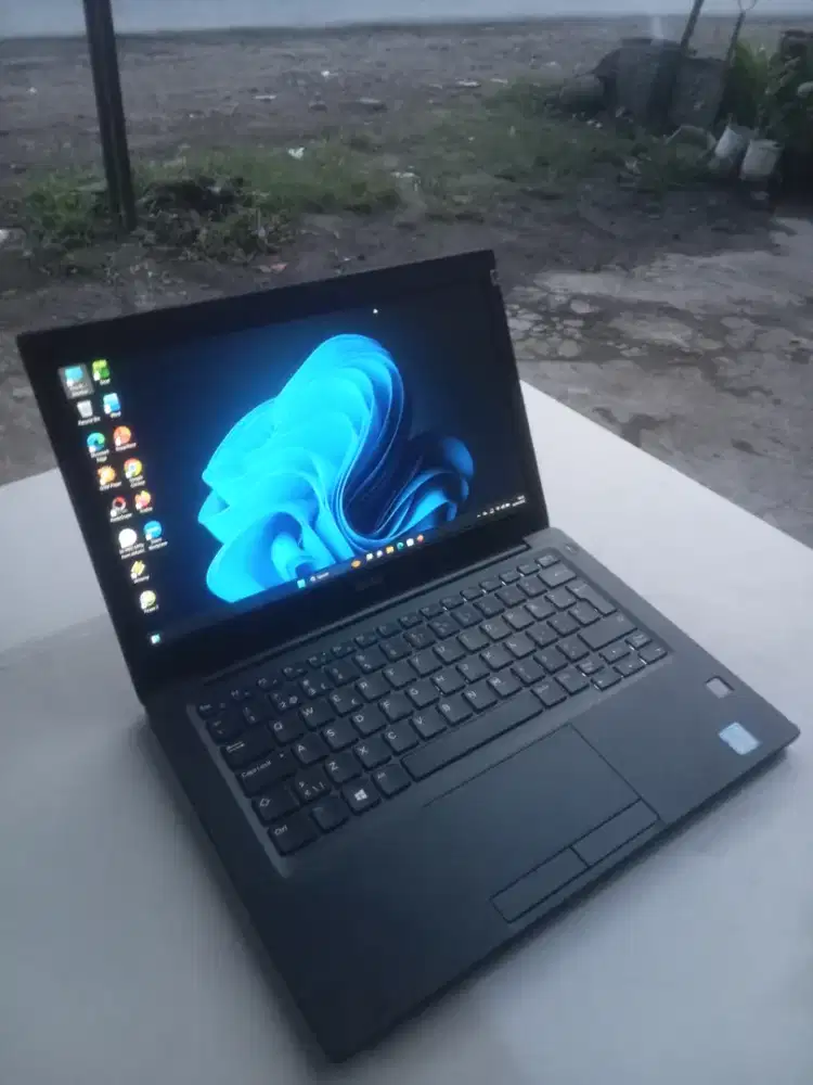 Dell 7280 core i5 ram 8gb.ssd 256gb.keyboard backlight