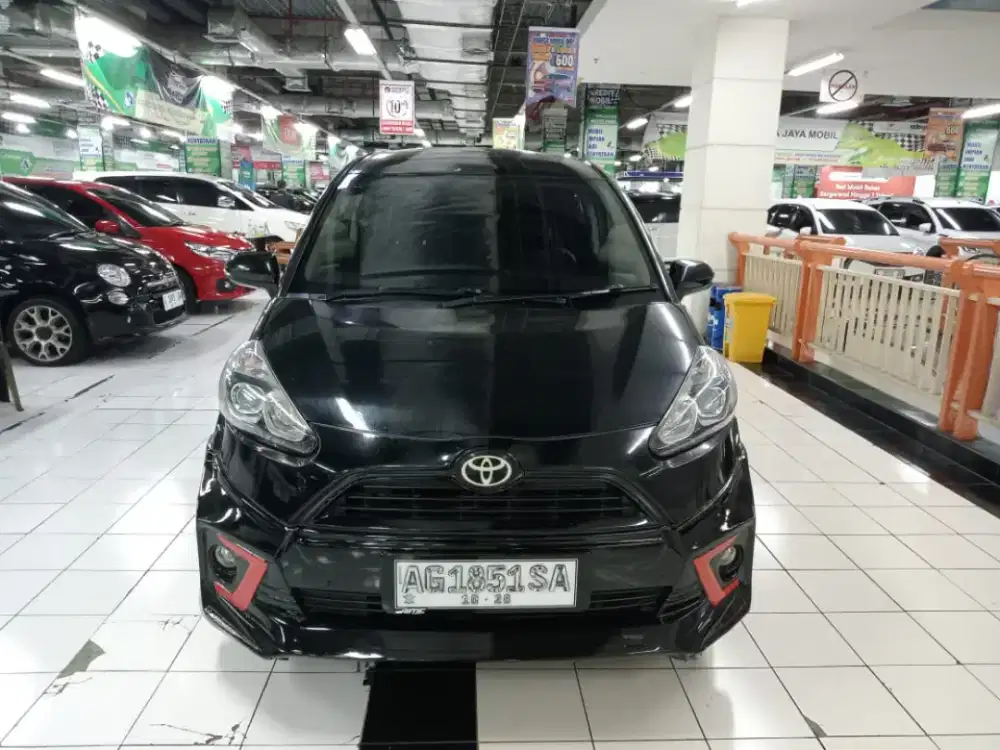 TOYOTA SIENTA V AT 2016 HITAM