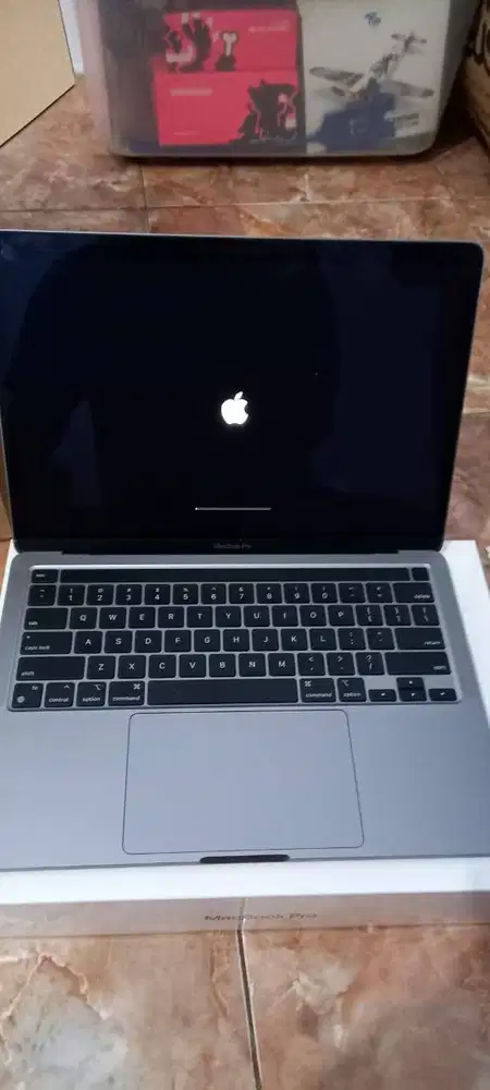 MacBook Pro 13inci 2020 M1 8/256GB Spacegray M1 8/256GB