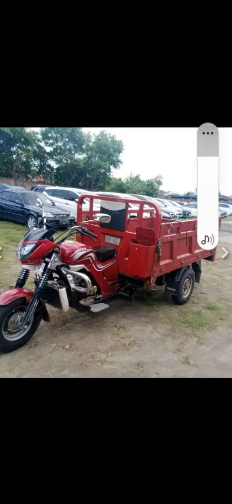 Viar cc 300 tahun 20025 warna merah gres seperti baru