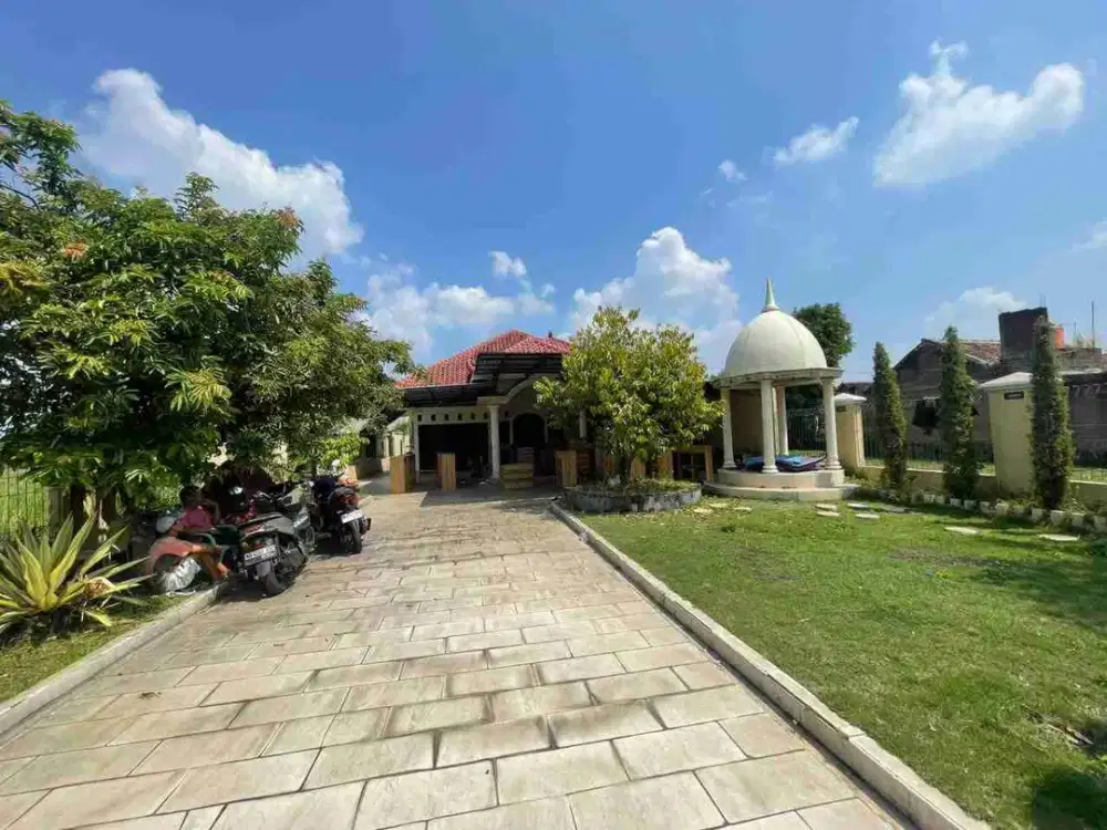 Rumah Nyaman Luas 1.160m² Dekat Bandara Adi Sumarmo