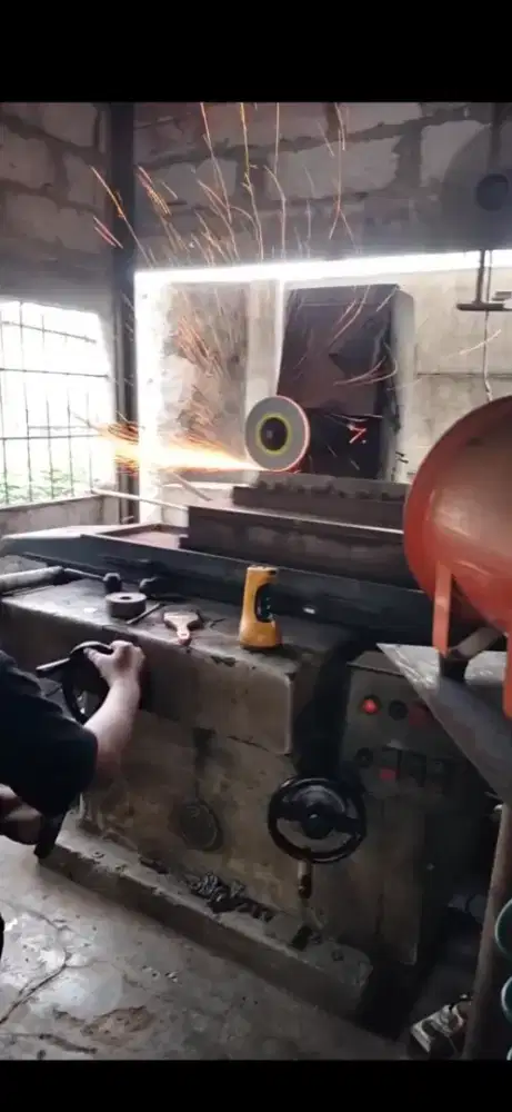 Pengasah Pisau Mesin Crusher Plastik dan Asah Pisau Potong Kertas