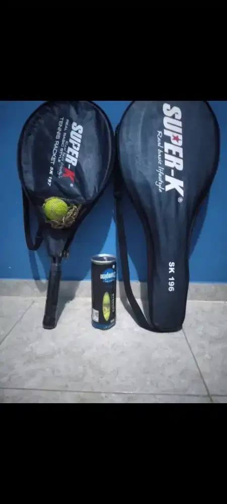 Raket tenis lapangan