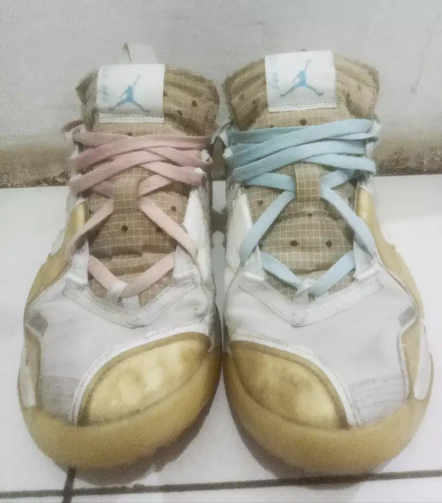 SEPATU BASKET 42