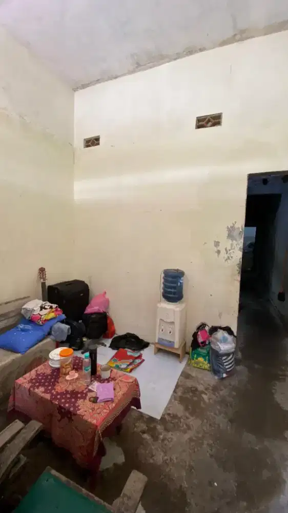 Rumah 52 Belakang UNS