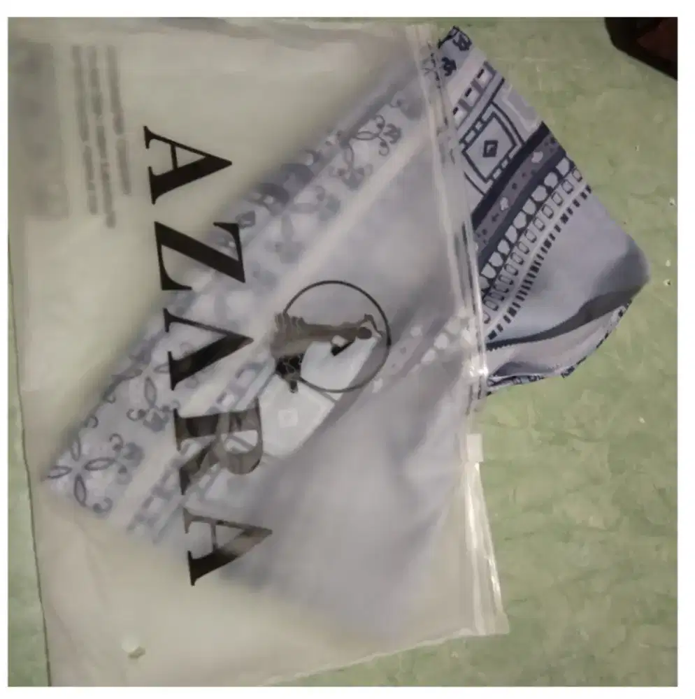 KERUDUNG SEGIEMPAT MOTIF