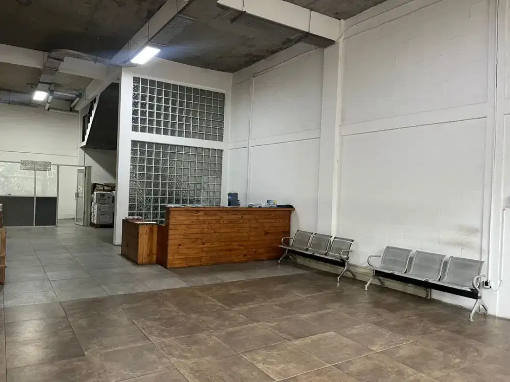 Kantor 3 lantai siap pakai parkir gratis dekat pasar 8