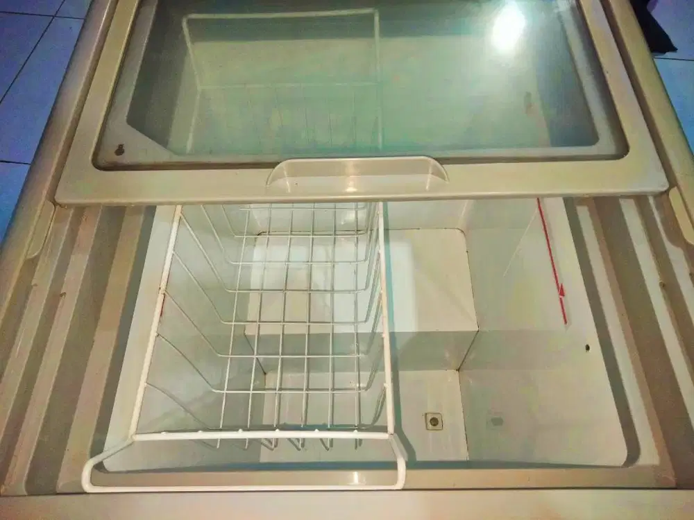 Sanwoo frezeer kaca 100 liter