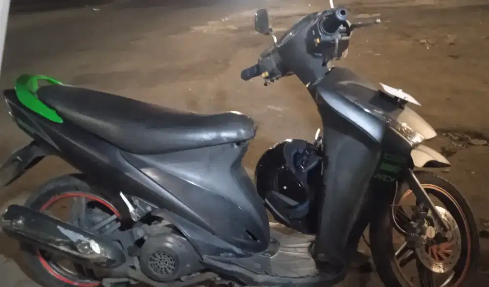 Suzuki Spin Hitam 2008