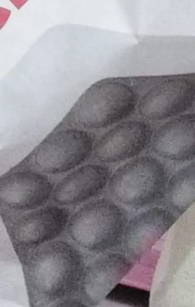 Jaga stand makanan di mall