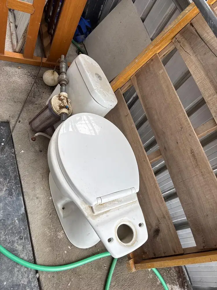 Jual closet merek Aer soft close