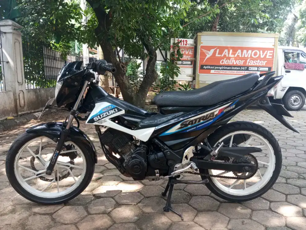 Jual motor Suzuki satria fu