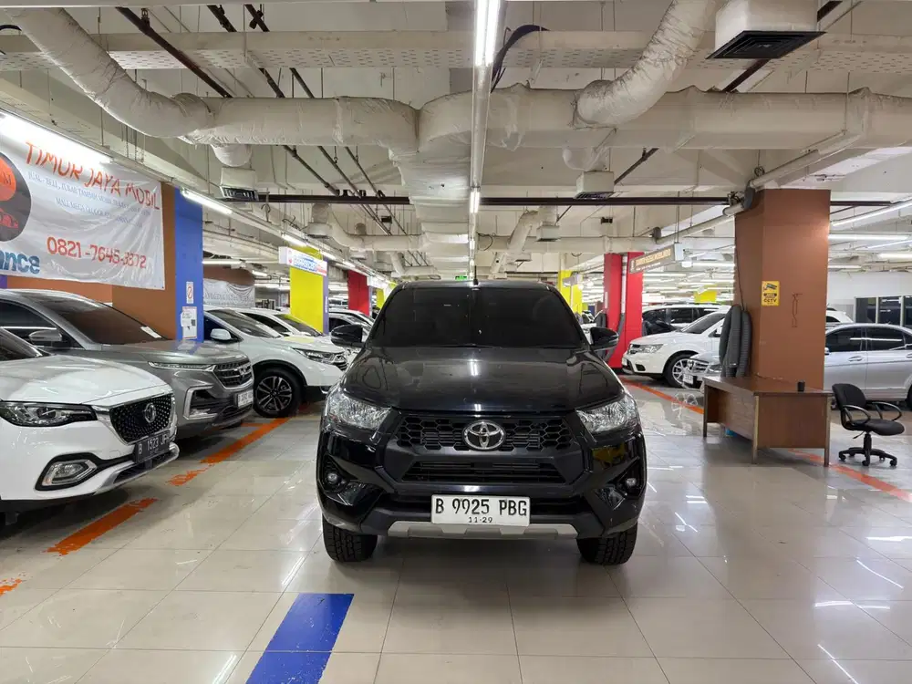 Hilux Double Cabin Solar Manual Low Km 2 RB perak