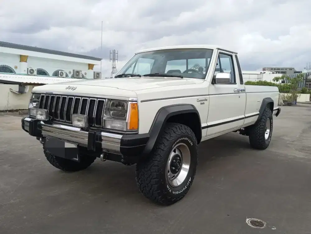Super Rare  Antik Jeep Comanche 1988