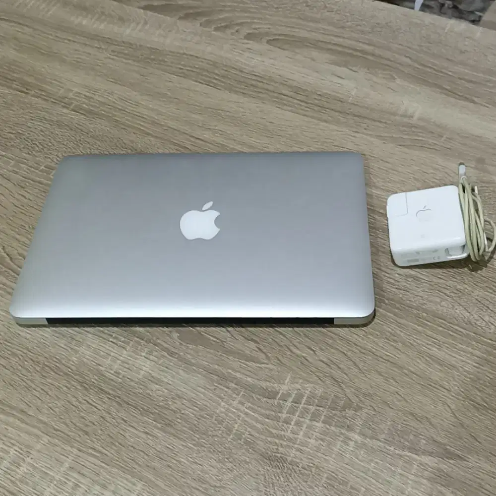 Macbook Air 11 inch 4/128