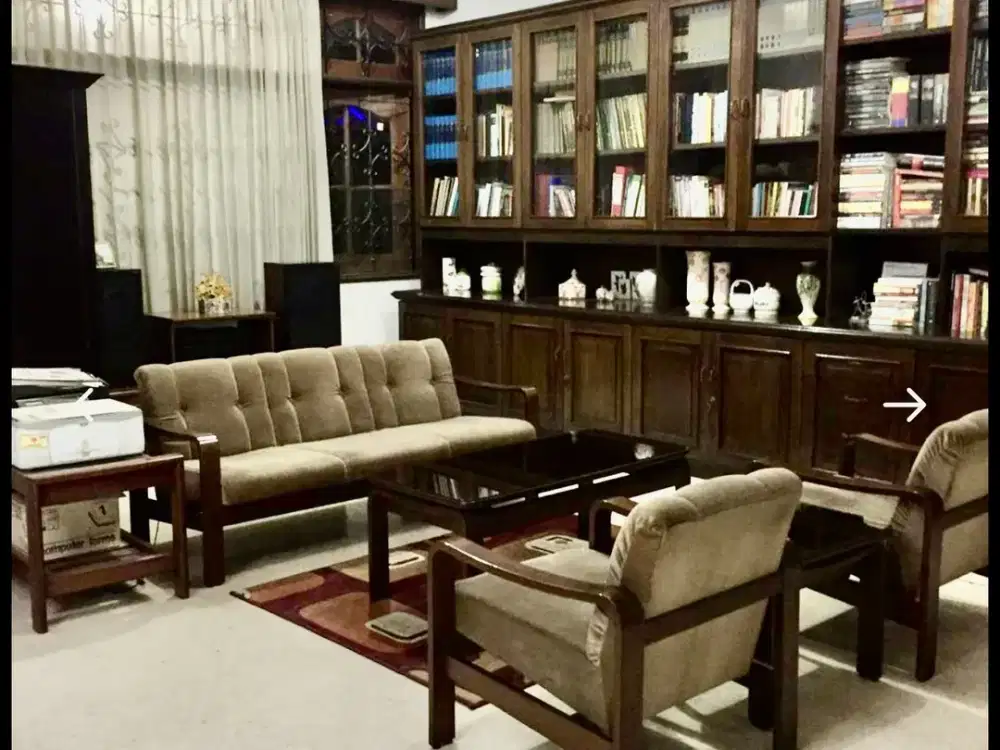 Dijual Rumah Asri luas dan strategis di Setrasari Bandung