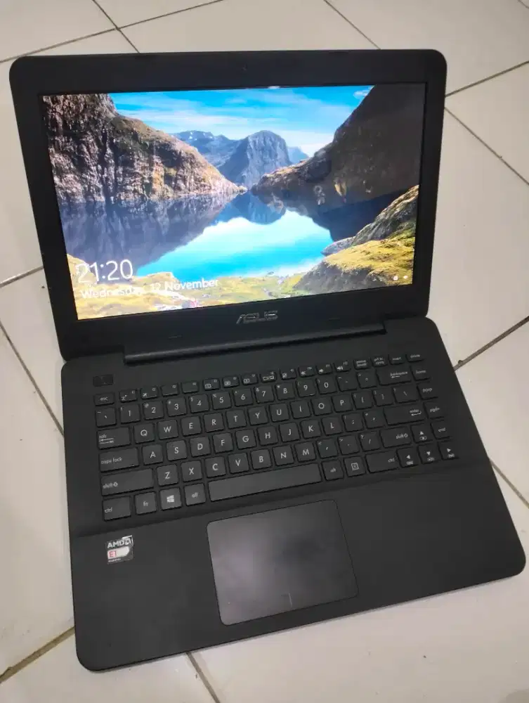Laptop Asus X455 AMD E-1 cpet sdh pakai SSD mulus normal baterai OK