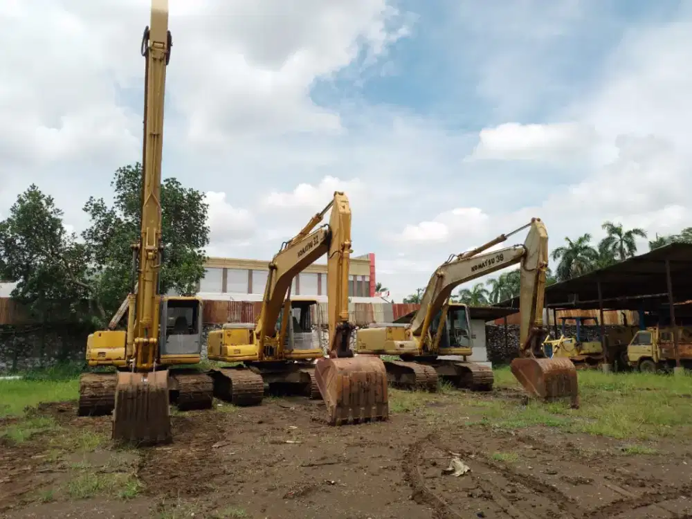 Dijual cepat 4 unit Komatsu Hydraulic Excavator kondisi bagus.