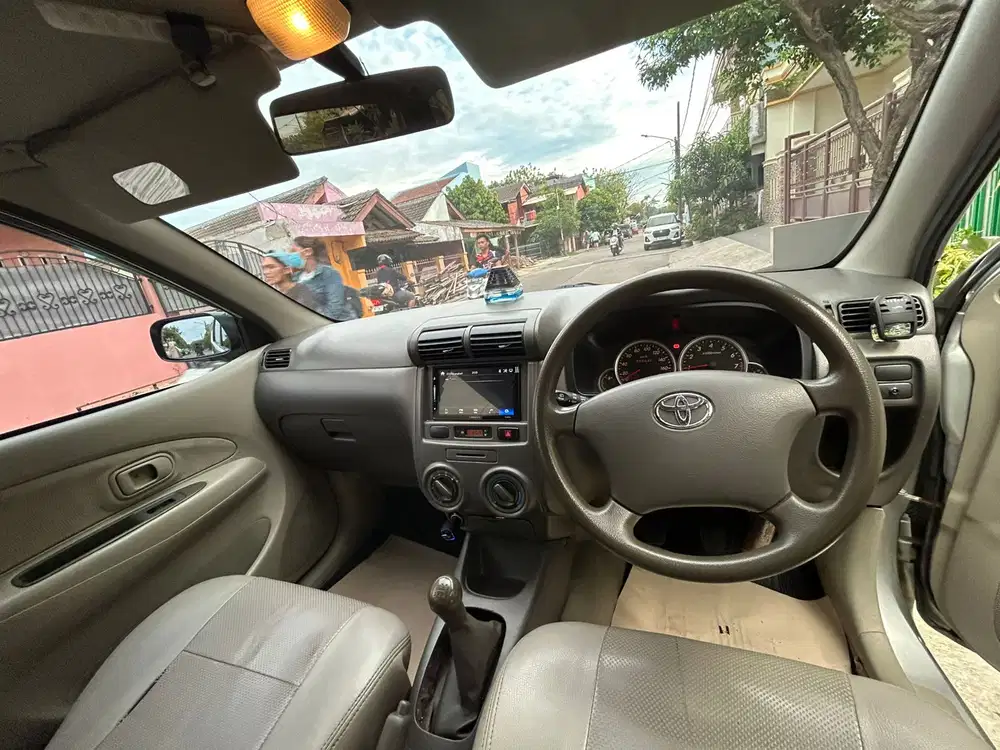 Toyota Avanza 2011 Bensin