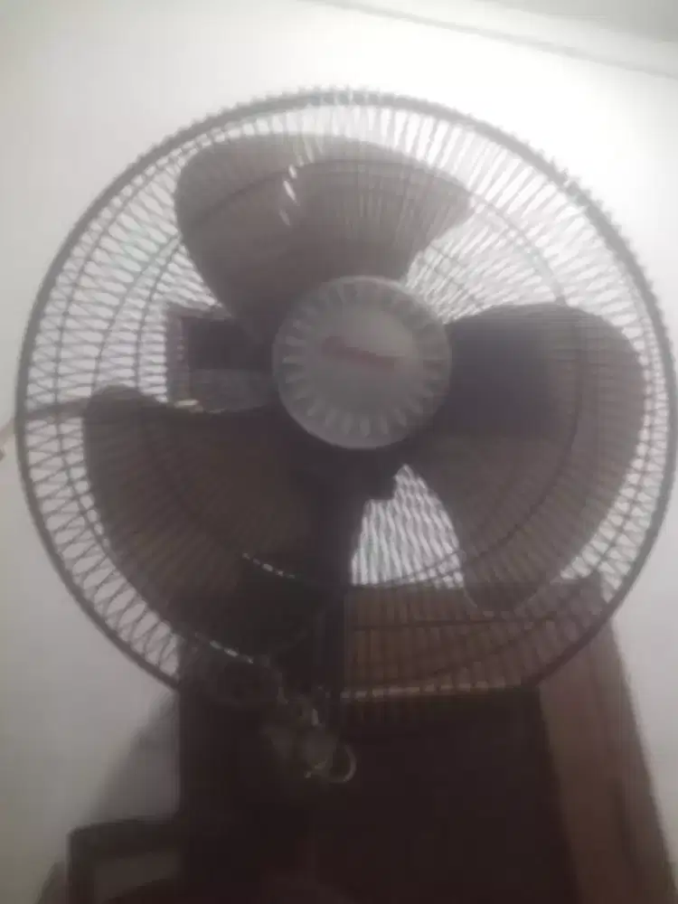 Kipas angin dinding 16 inch merk cosmos normal siap pakai nego tipis