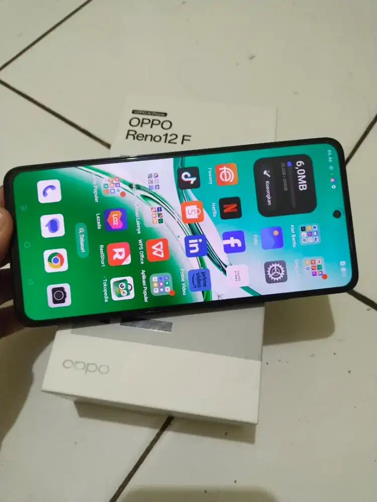 Oppo Reno 12F  8+4/256  minus retak tp ga ngaruh sentuhan normal noken