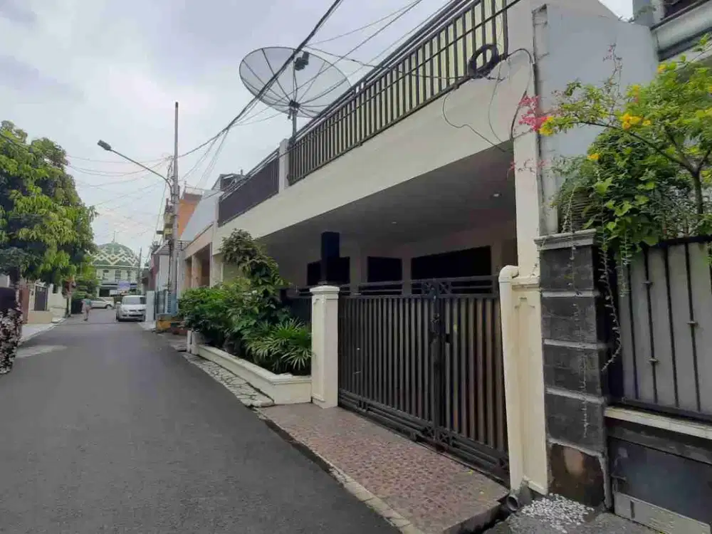 Rumah Luas Tanah 164 m² Strategis di Rawamangun