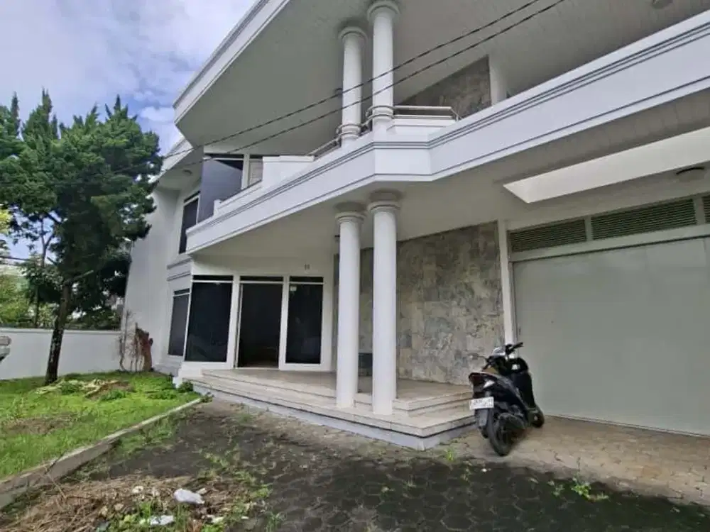 Rumah Klasik Kokoh di Terusan Sutami Sayap Setrasari Bandung