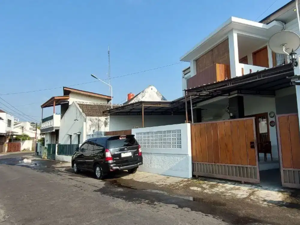 Rumah Tepi Jalan Aspal Utara AMIKOM Condongcatur view Persawahan