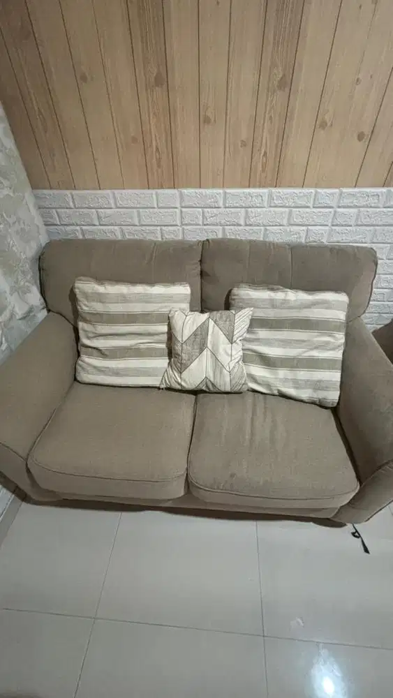 Sofa Cream, Informa merek Ashley (Nego)