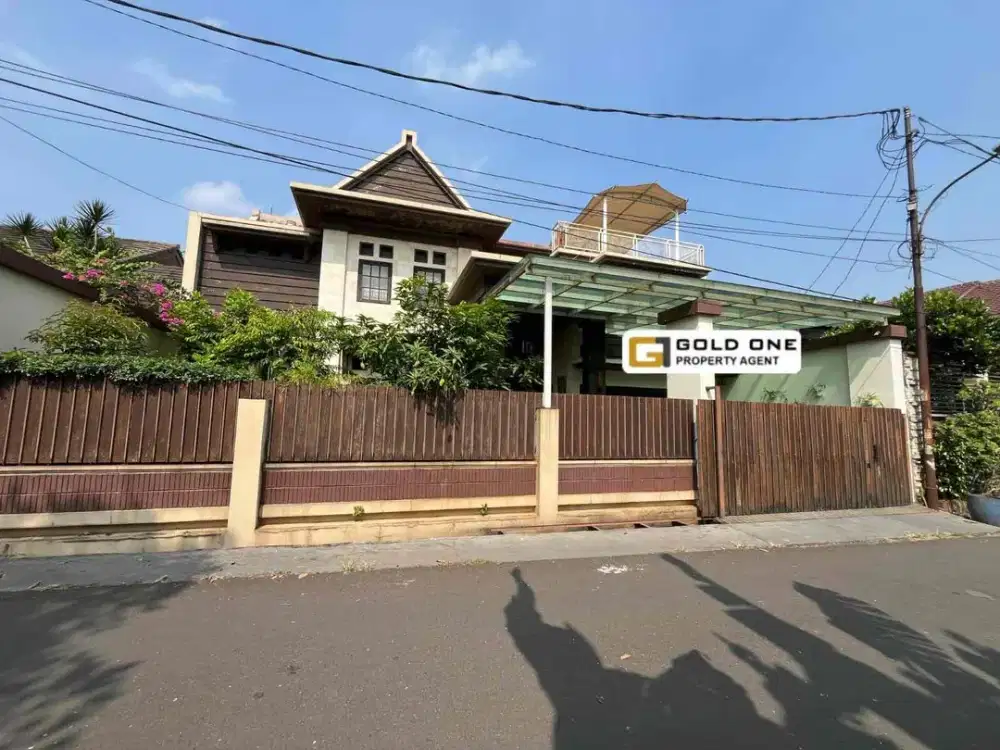 Rumah Swiming Pool indor di Jl Kesehatan Bintaro Jakarta Selatan