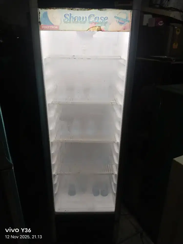 Di jual cepat showcase politron jumbo plus antar