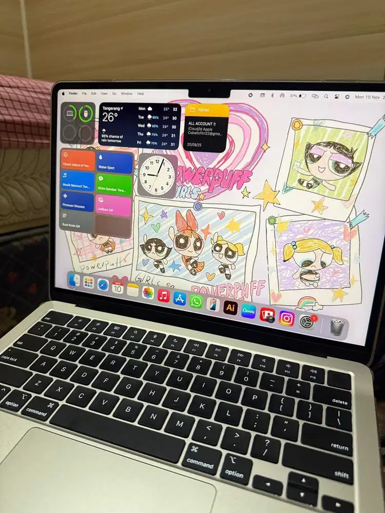 DIJUAL MACKBOOK AIR M2 2022 RAM 16GB , 256 GB