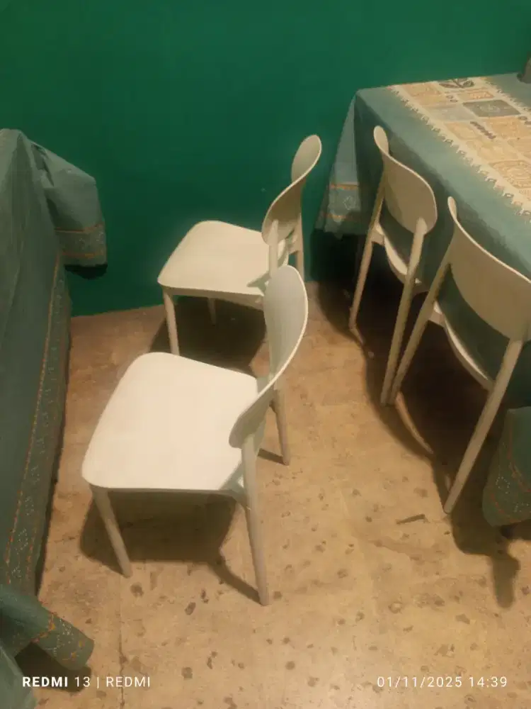 Kursi bekas bahan plastik kokoh nyaman