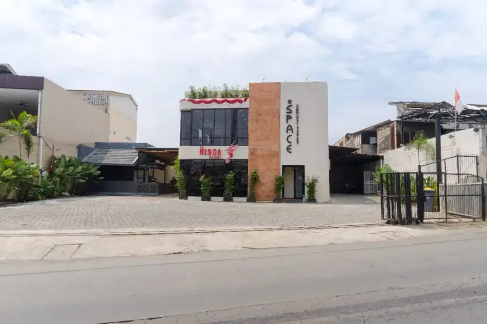 Disewakan Bangunan Komersil 3 lantai