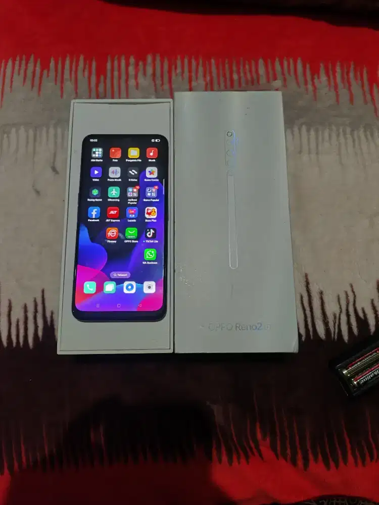 Oppo Reno 2f RAM 8/128 kondisi normal semua kelengkapan original