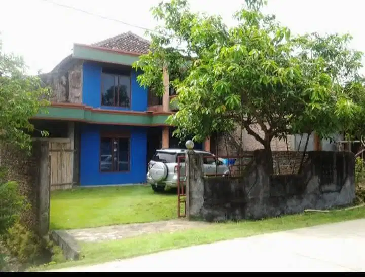 RUMAH PINGGIR JALAN UTAMA, HALAMAN DEPAN LUAS, COCOK UNTUK BUKA USAHA