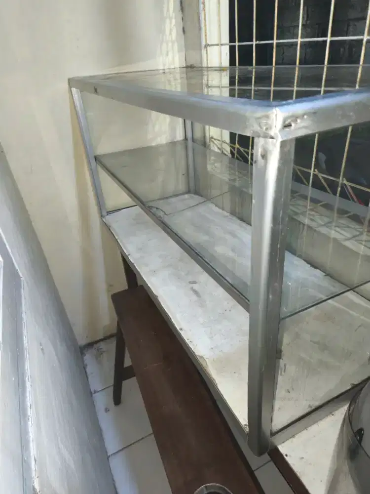 Dijual etalase 2 tingkat