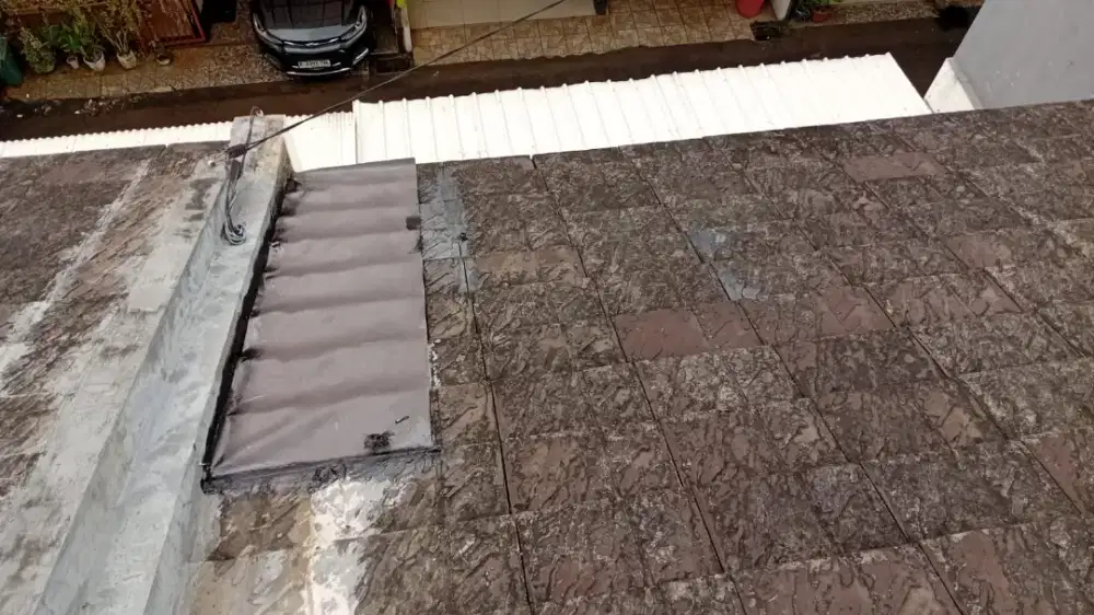 Perbaikan atap bocor dan rembes