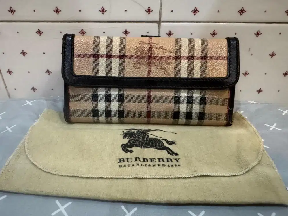 Dompet cewek Burberry